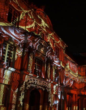 Son et lumière - Château royal de Blois - Drapé rouge ©Cécile Marino